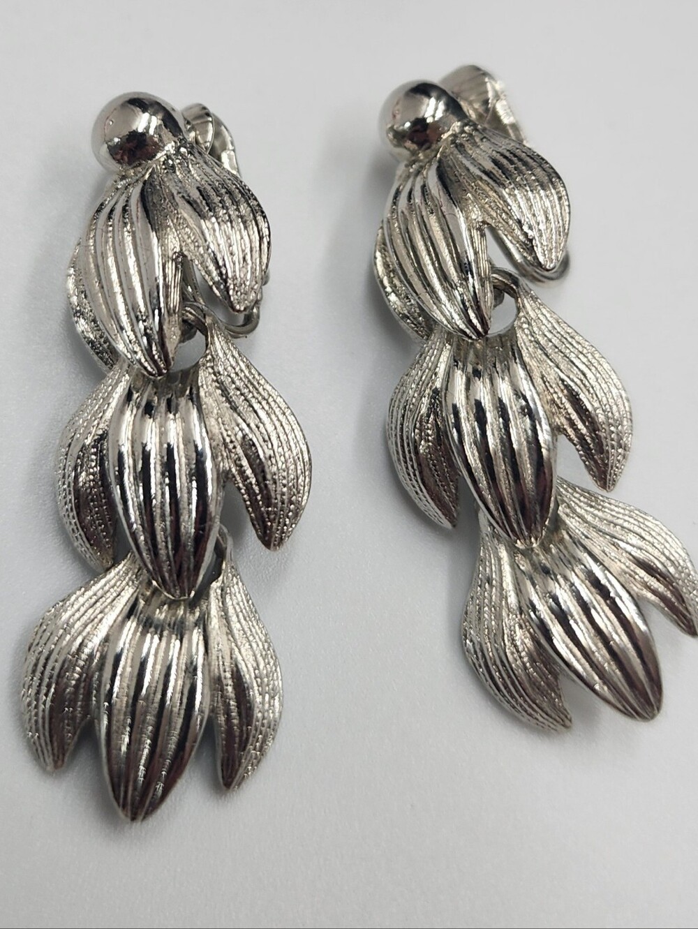 Rare Vintage Silver Tone Tone Articulated Dangle Clip On Earrings